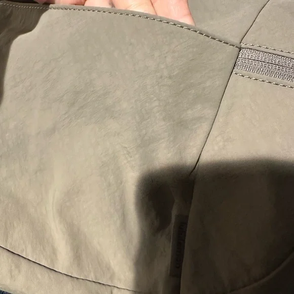 lululemon slouchy sling bag 6L in warm ash grey - Picture 9 of 15